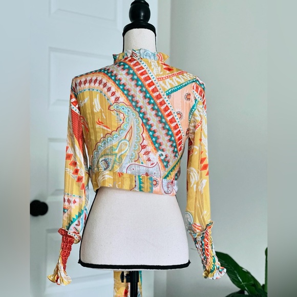 Layering top by Banjul. - Picture 2 of 7